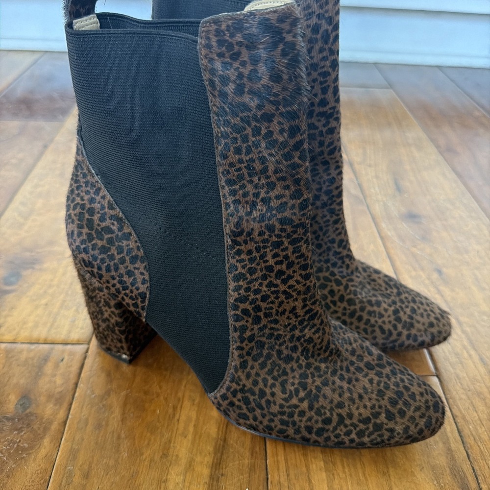 White house black market Sz 9 Cow Hair Cheetah Block Heel Boots Booties
